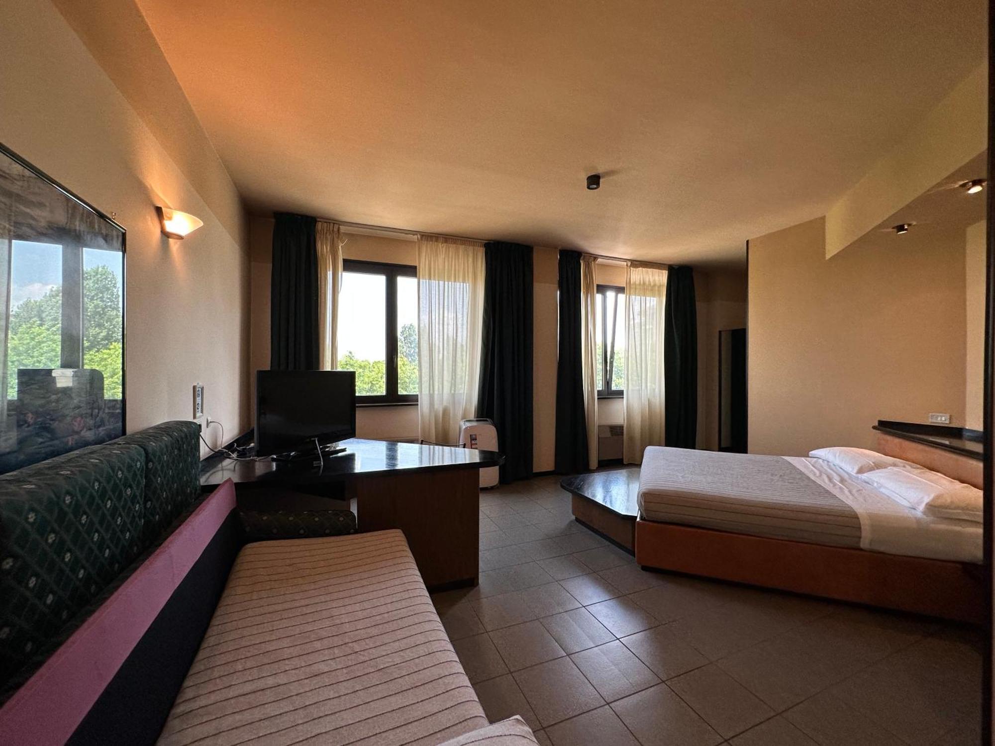 Hotel Griselda Saluzzo Exteriör bild